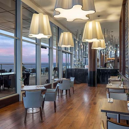Hilton Batumi Hotell Eksteriør bilde The Lounge at the 360° Restaurant