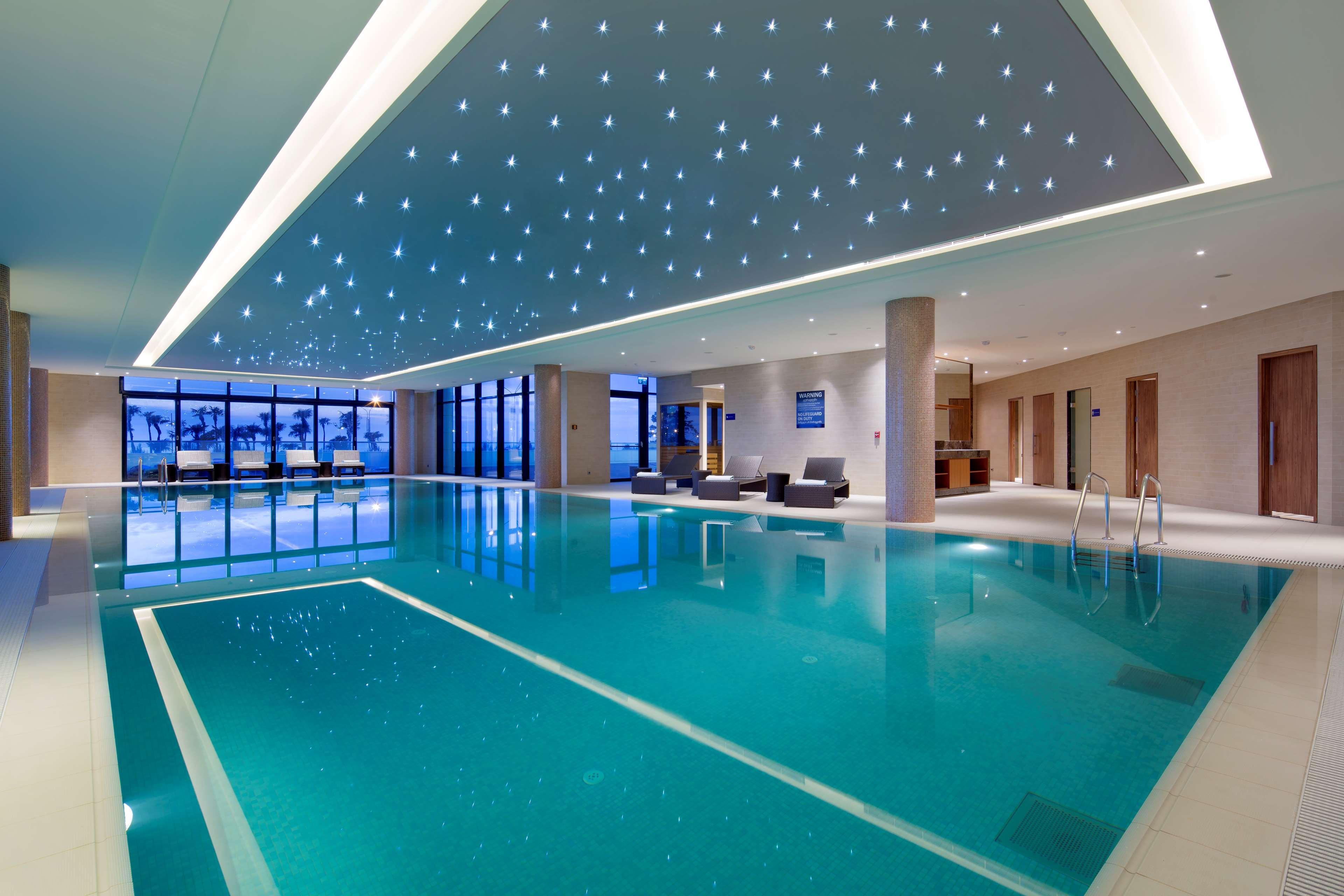 Hilton Batumi Hotell Eksteriør bilde The pool at the InterContinental Budapest