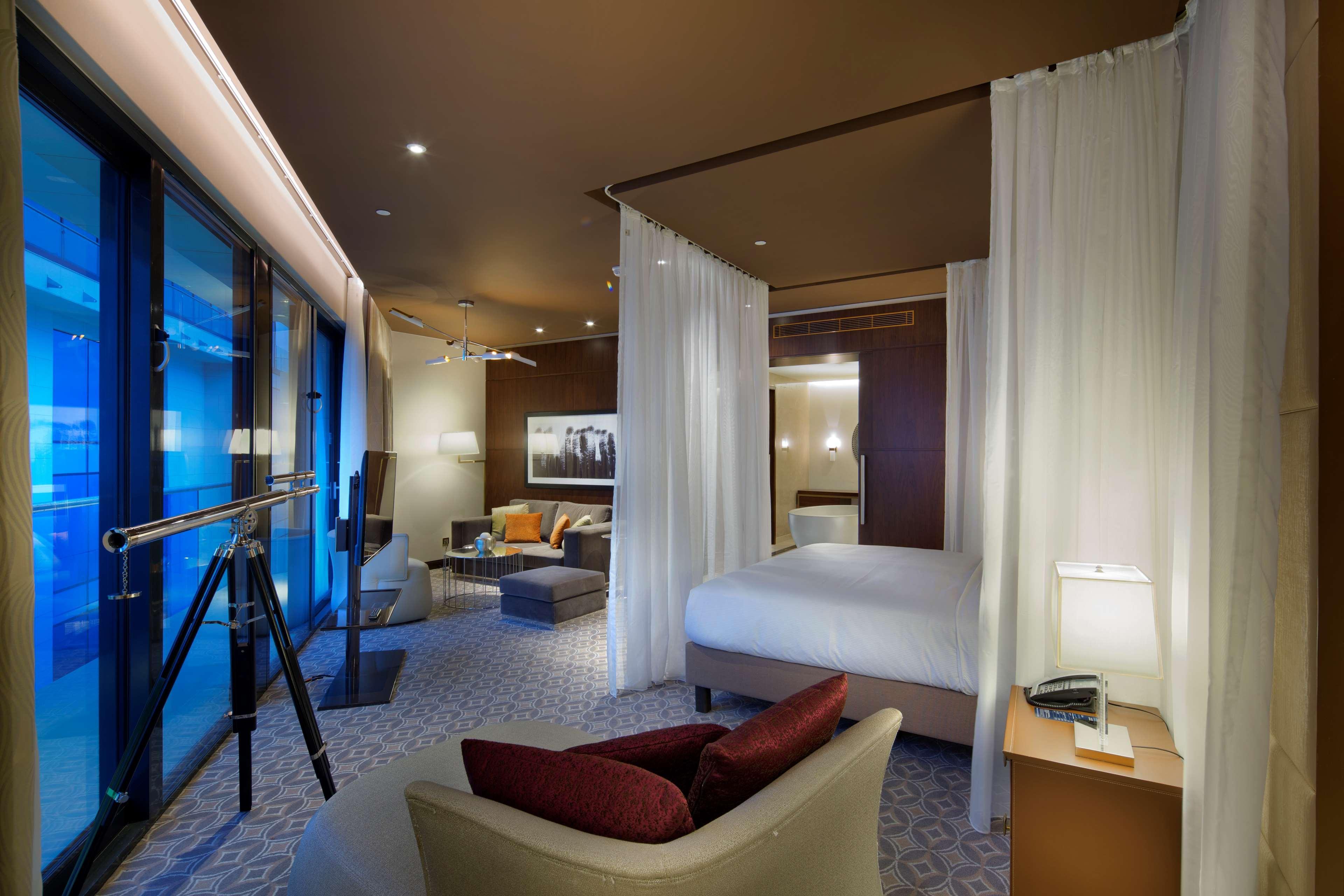 Hilton Batumi Hotell Eksteriør bilde A suite at the hotel