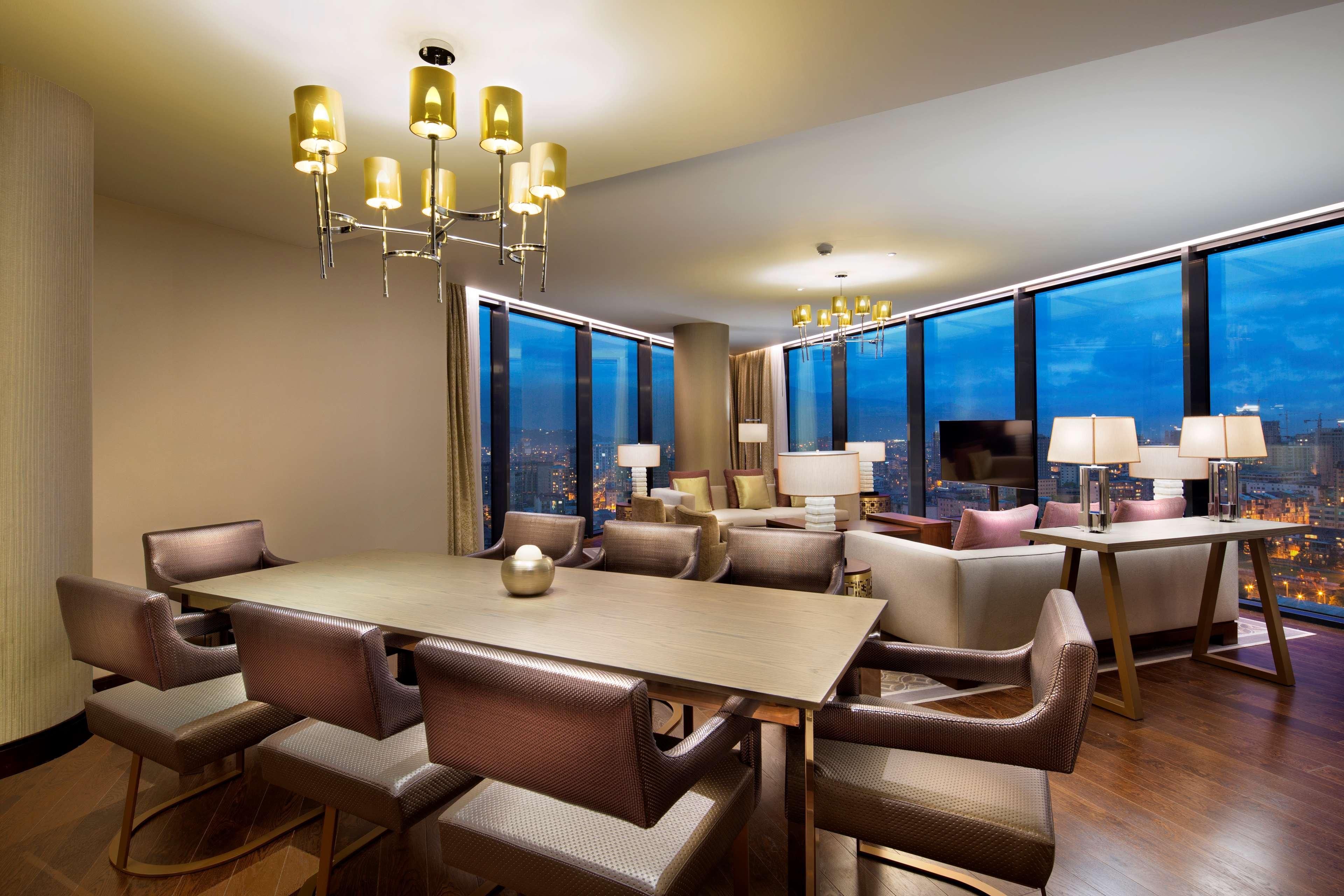 Hilton Batumi Hotell Eksteriør bilde The Westin Club Lounge at the Westin Palace, Madrid