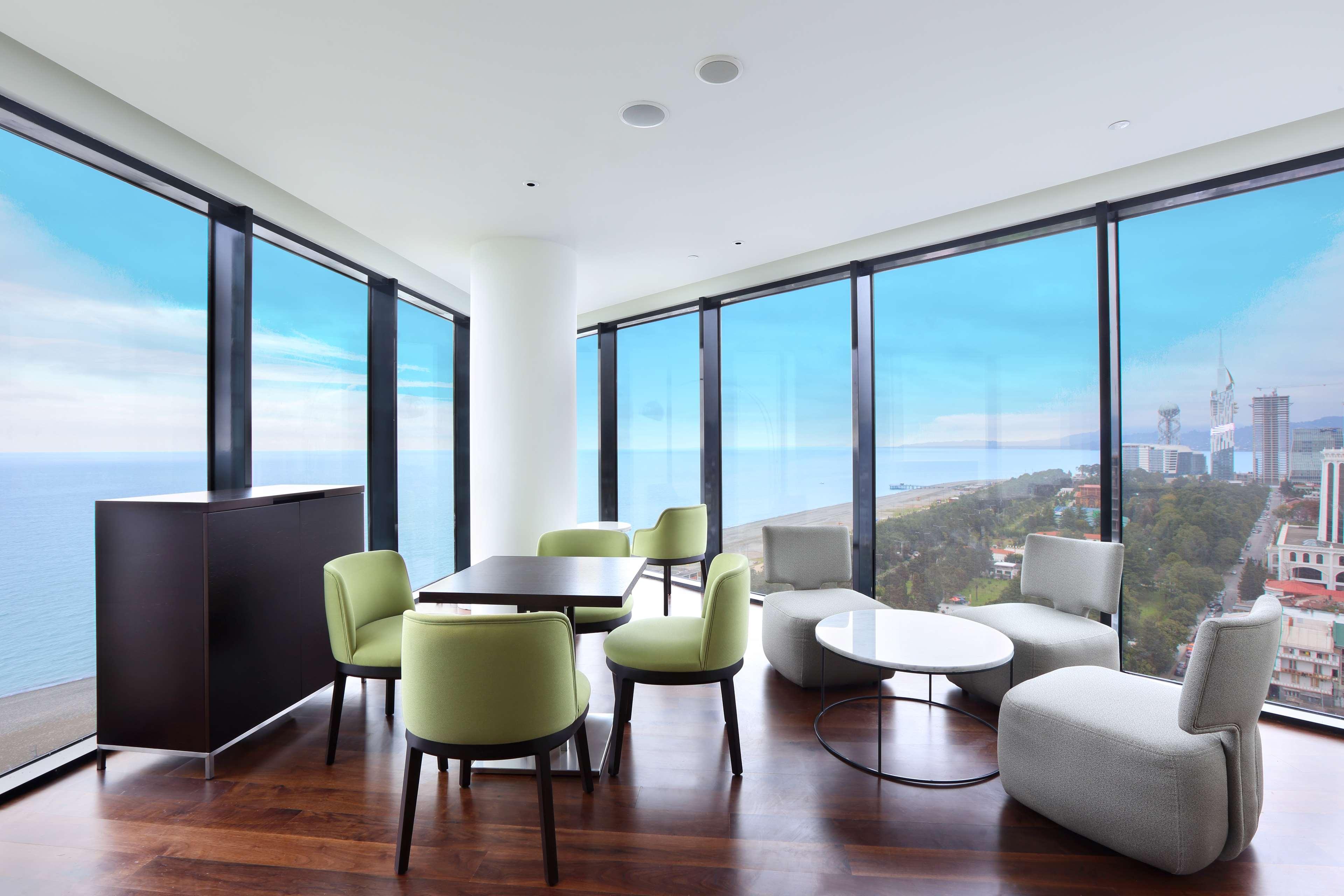 Hilton Batumi Hotell Eksteriør bilde The interior of a suite at the Ritz-Carlton, San Francisco