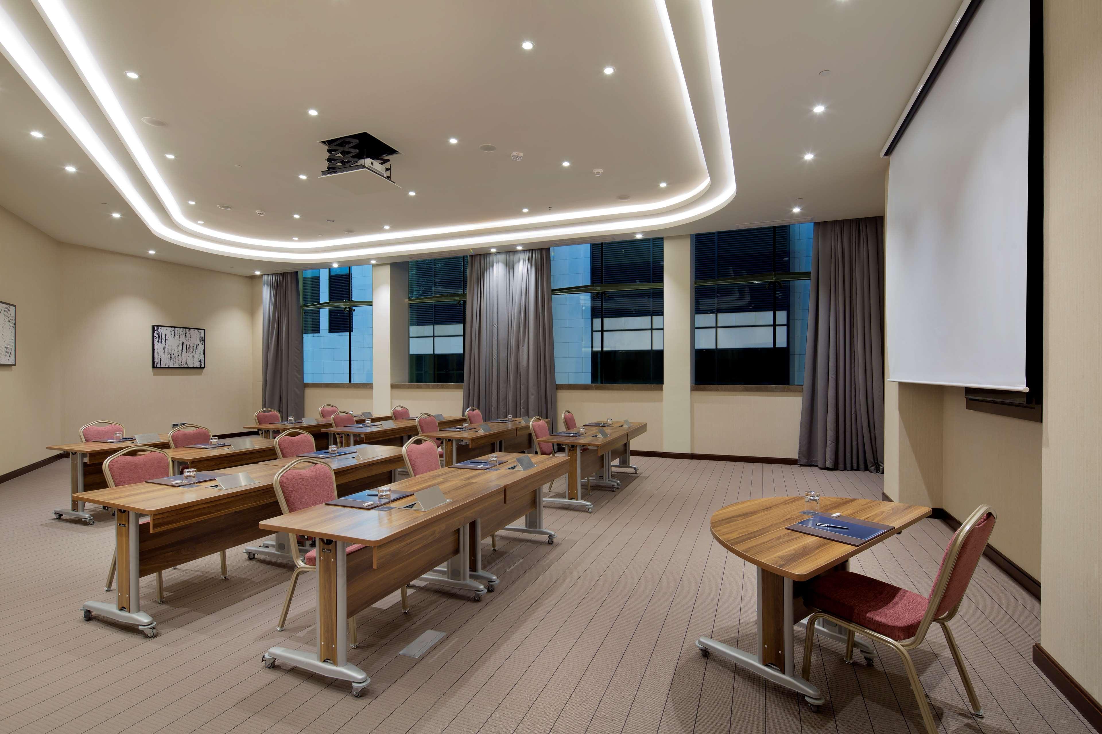 Hilton Batumi Hotell Eksteriør bilde Meeting room