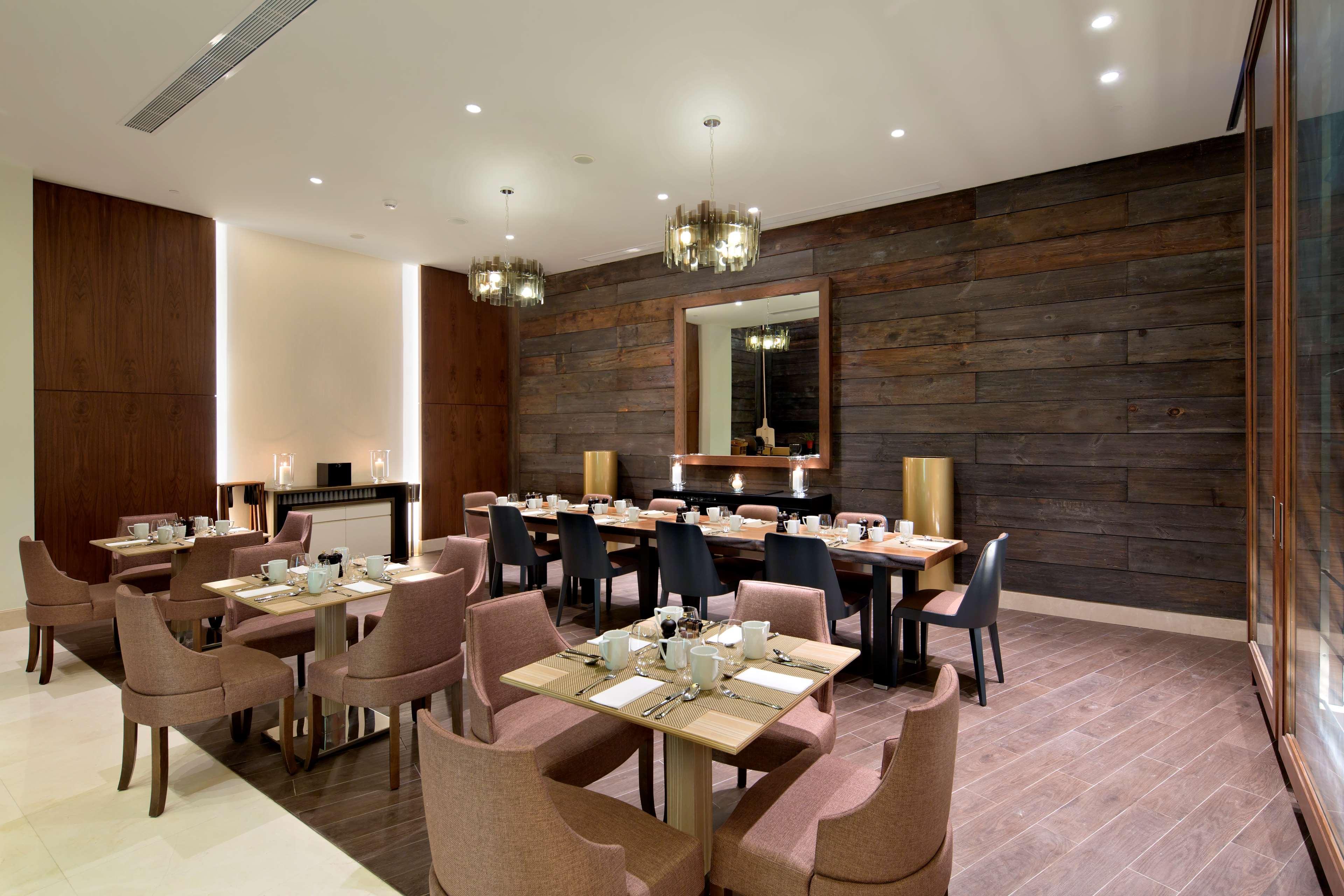 Hilton Batumi Hotell Eksteriør bilde The restaurant