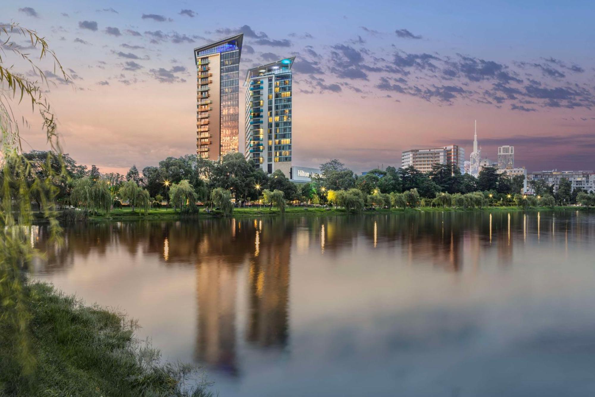 Hilton Batumi Hotell Eksteriør bilde The Riverbank Centre