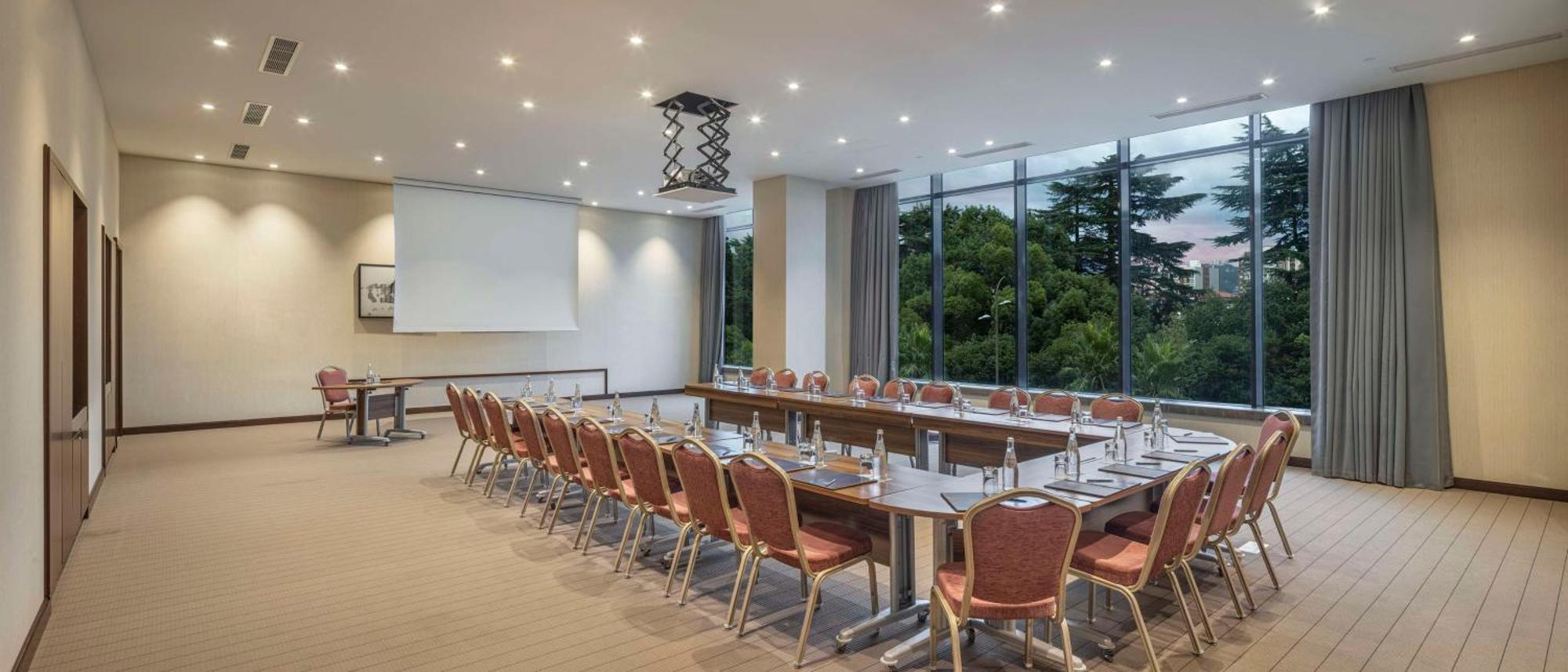 Hilton Batumi Hotell Eksteriør bilde Meeting room