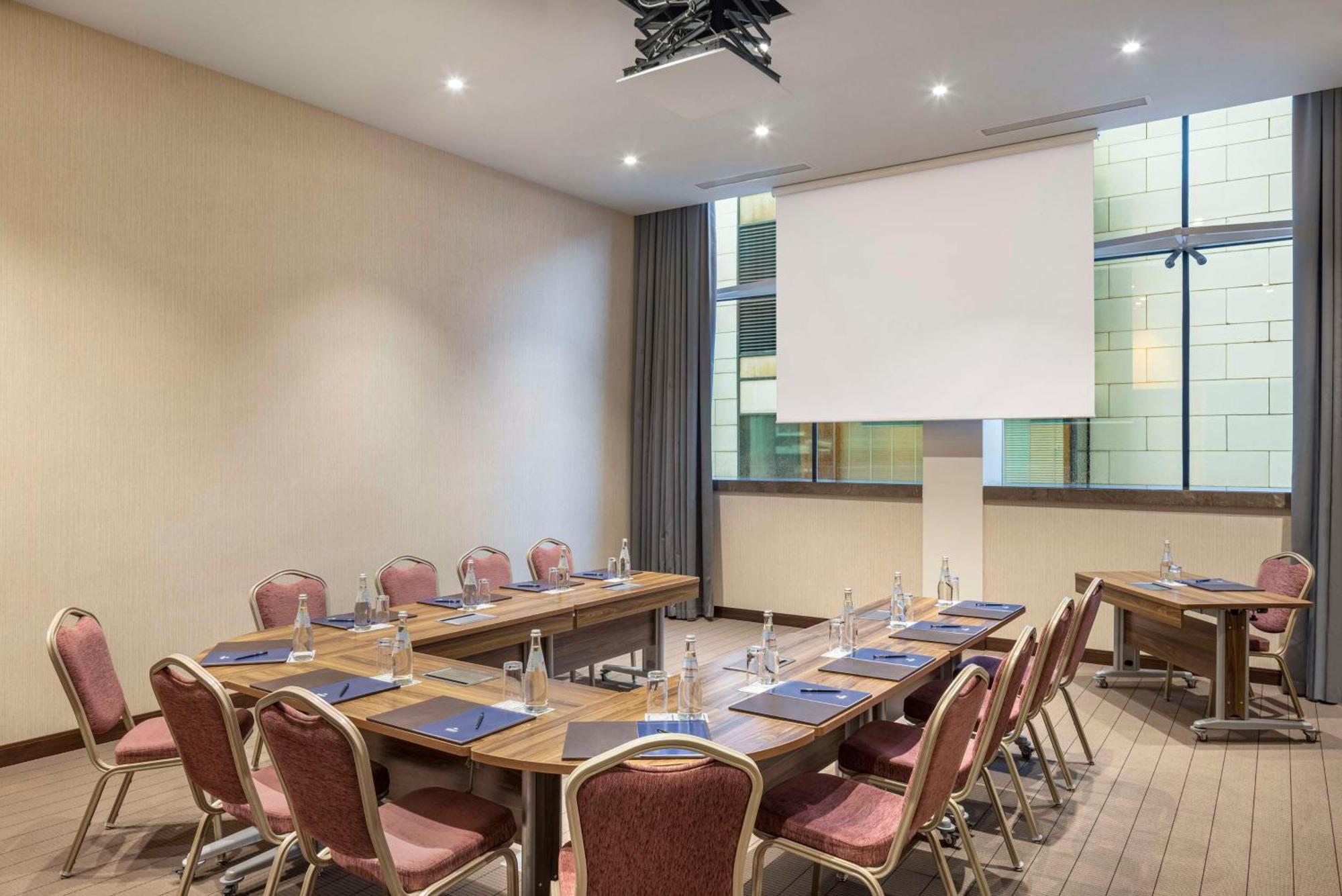Hilton Batumi Hotell Eksteriør bilde Meeting room