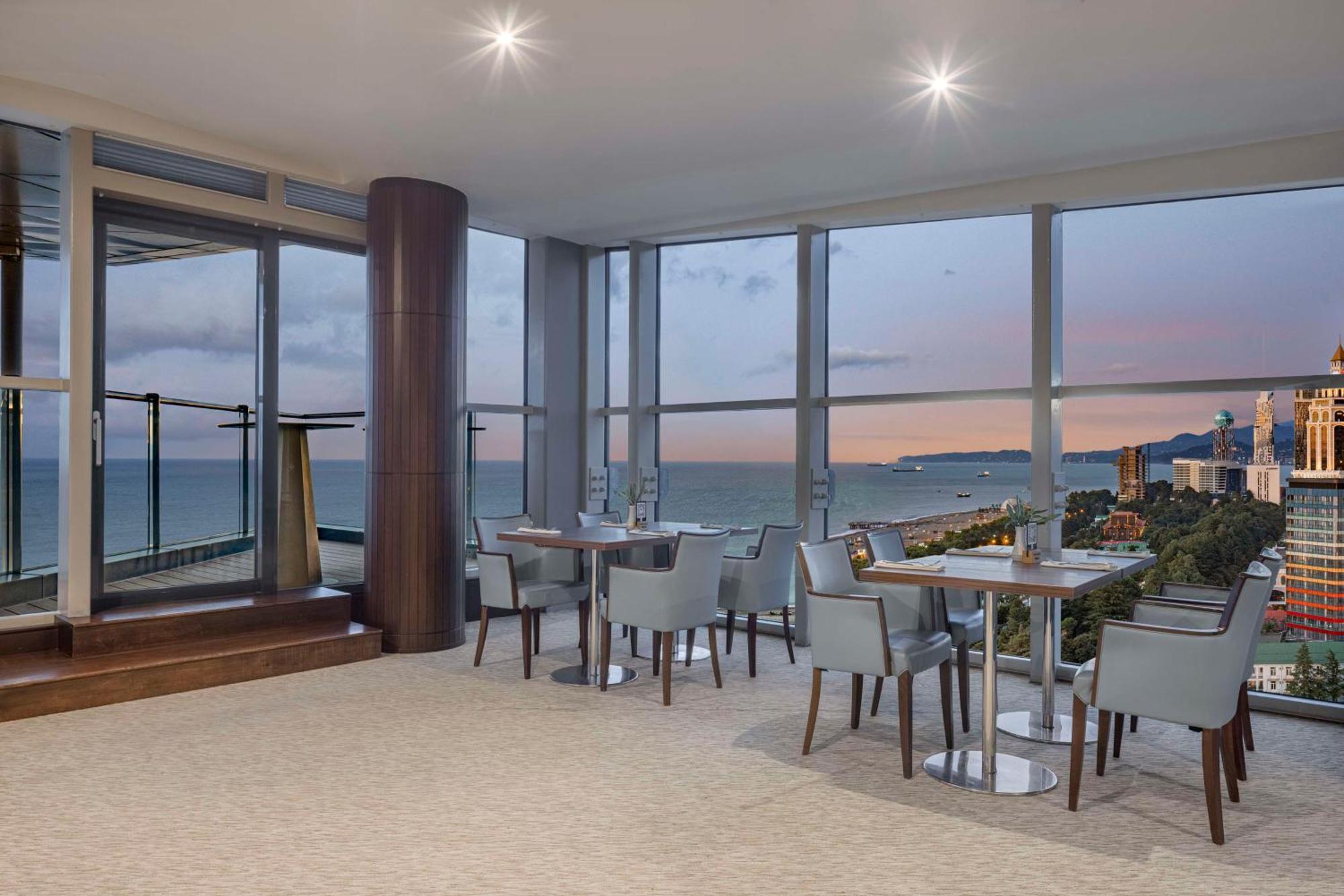 Hilton Batumi Hotell Eksteriør bilde The Club Lounge at the 36th floor of the Westin