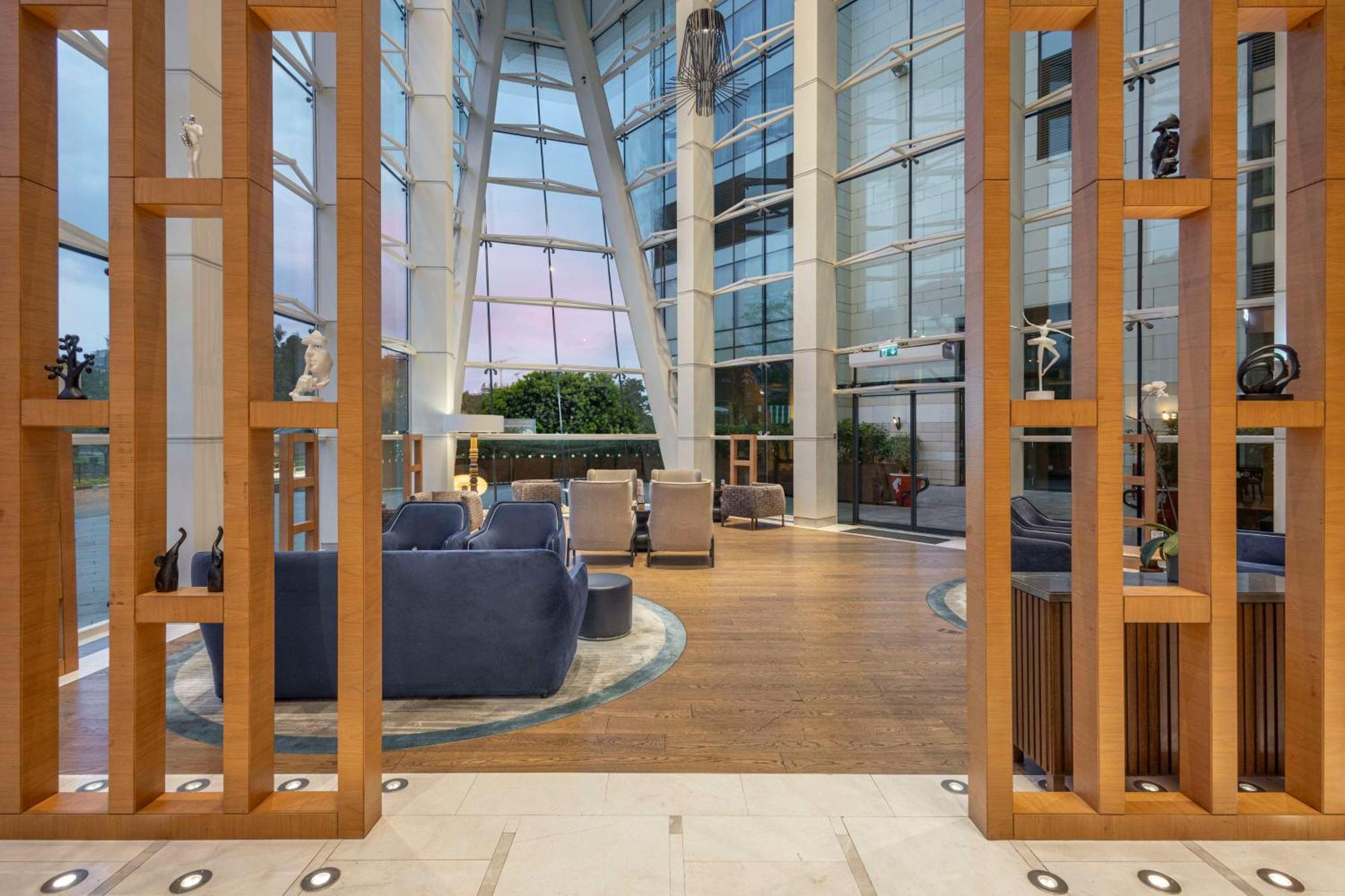 Hilton Batumi Hotell Eksteriør bilde The interior of the lounge