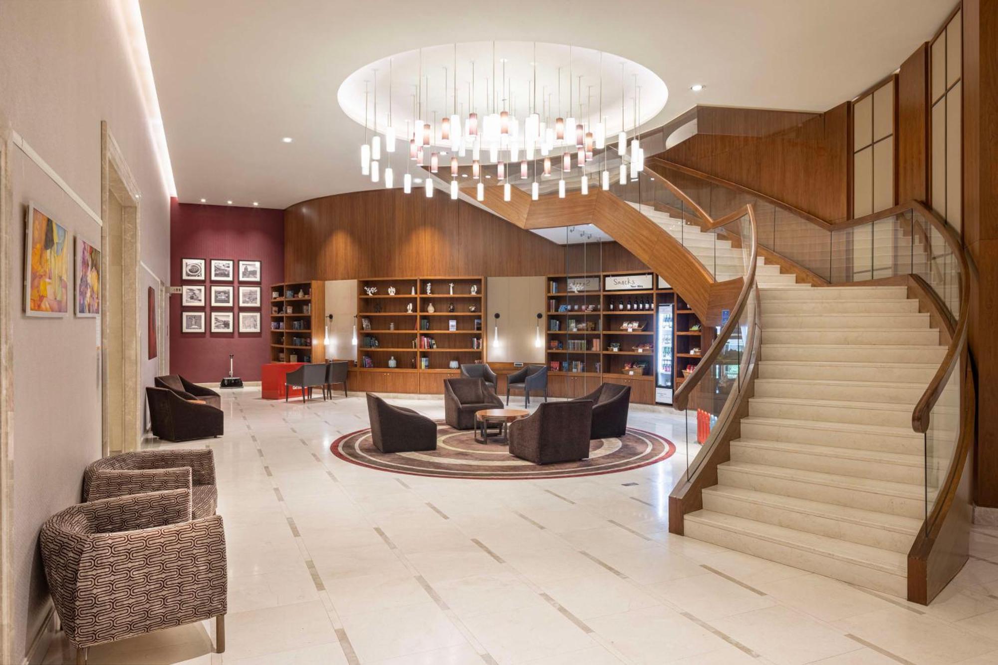 Hilton Batumi Hotell Eksteriør bilde Lobby